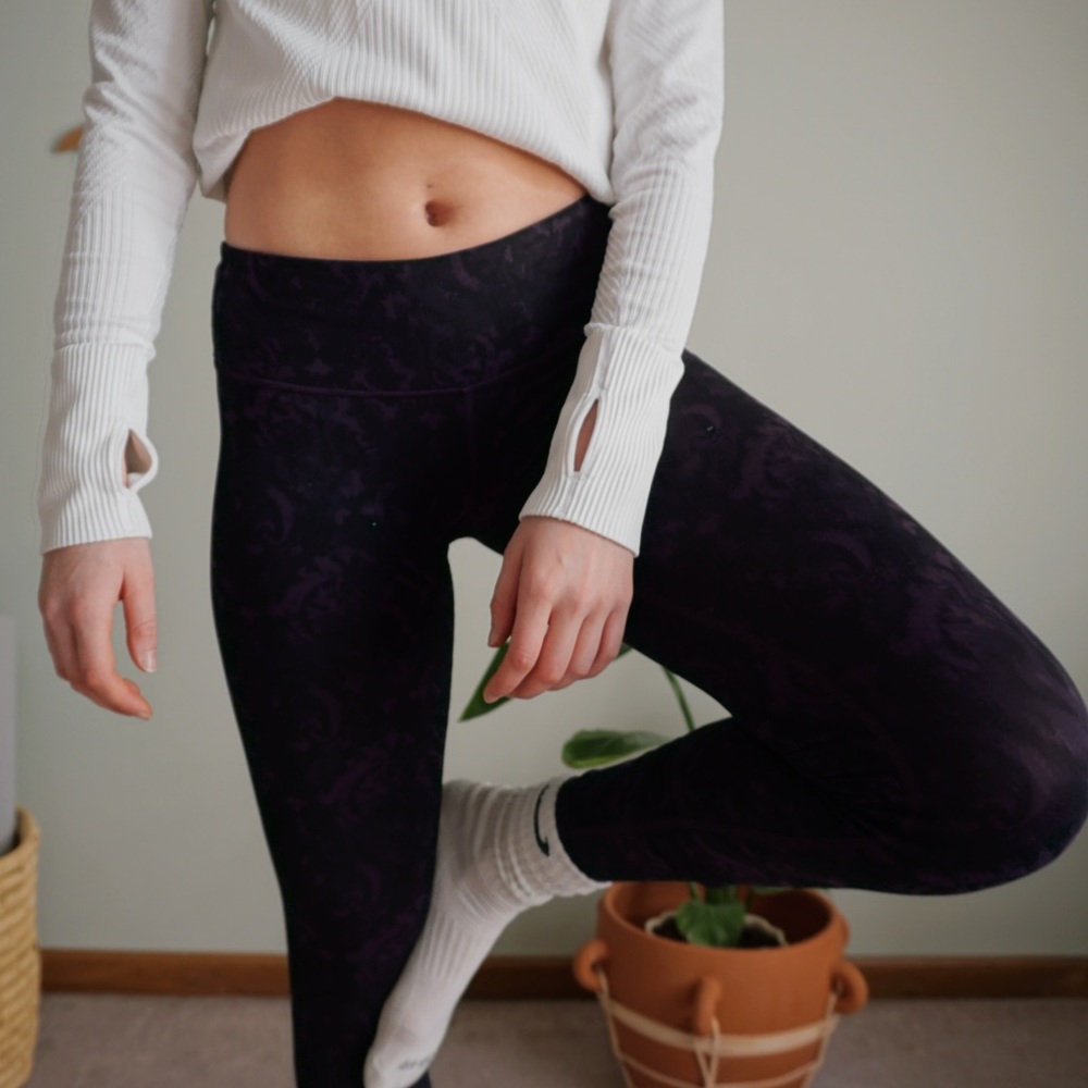 LULULEMON BLACK & PURPLE LEGGINGS